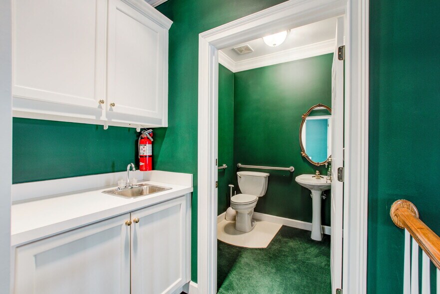 More Photos Of 555 Sun Valley Dr, Roswell Office For Sale