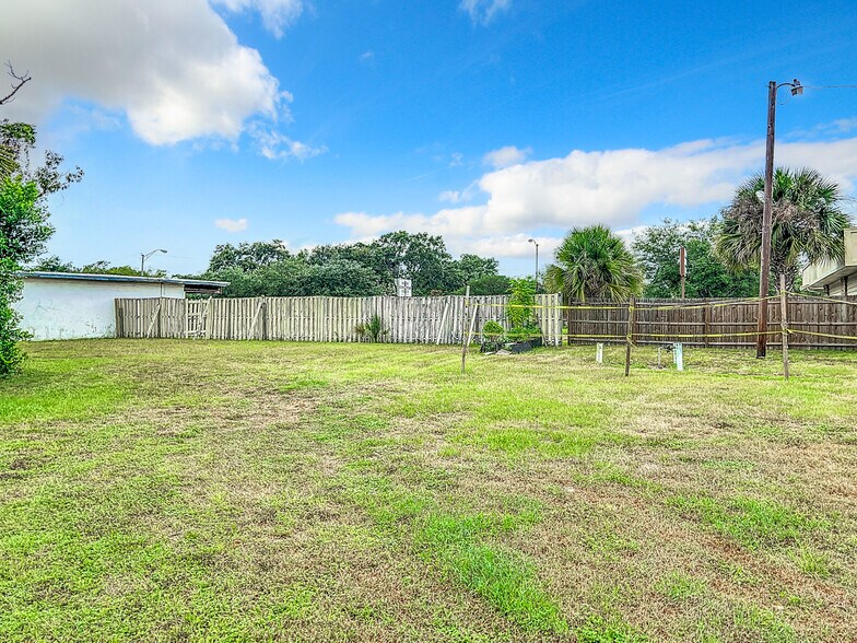 More Photos Of 2553-2565 Park Dr, Sanford Freestanding For Sale