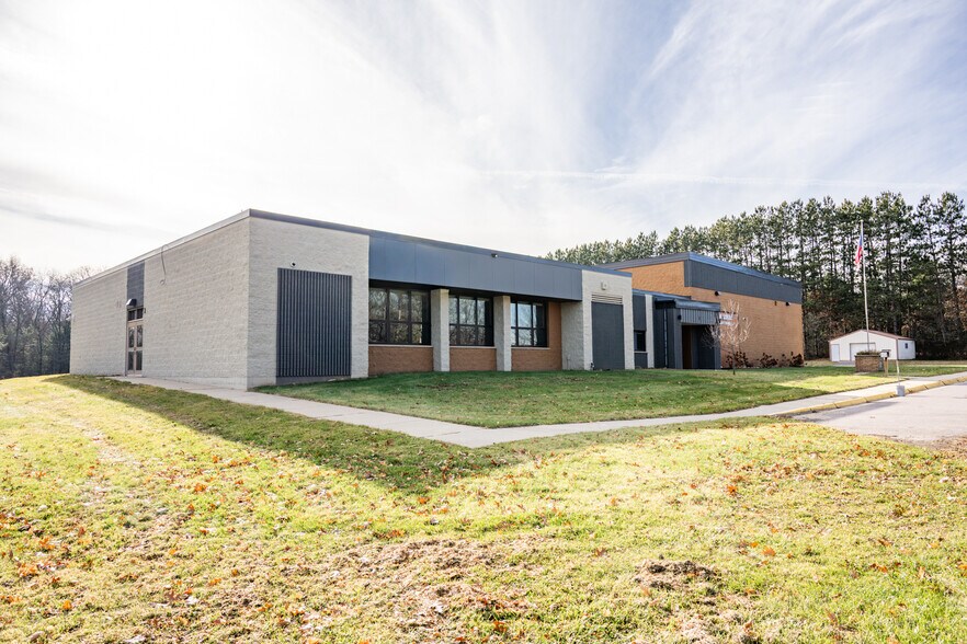 More Photos Of 201 Hoehn dr, Lyndon Station Specialty For Sale