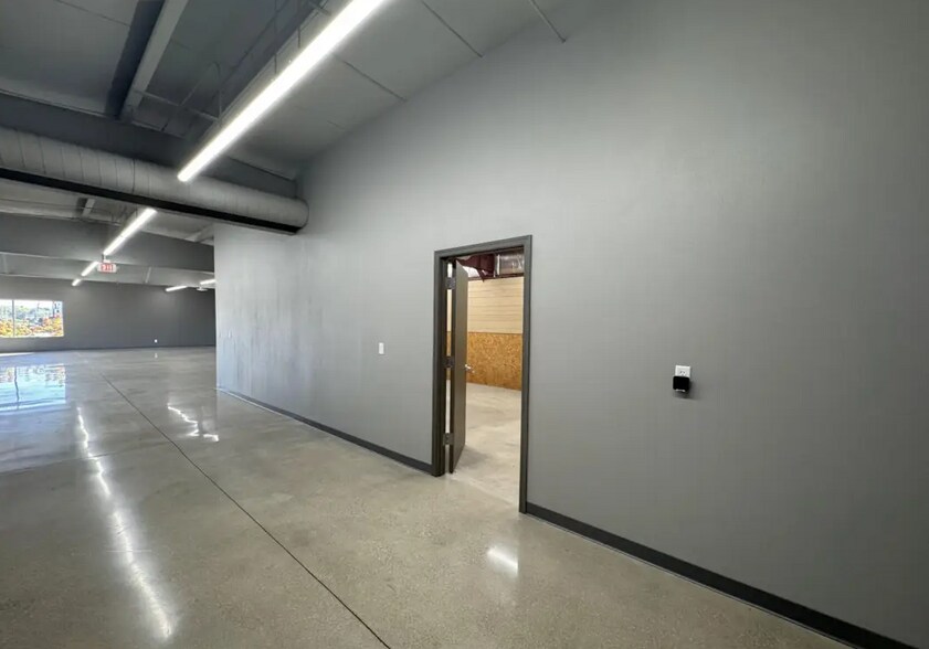 More Photos Of 633 1st Ave, Monroe Showroom For Lease