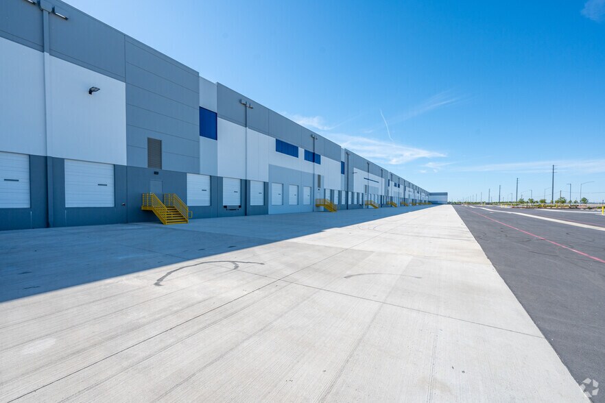 More Photos Of 7320 Power Line Rd, Sacramento Distribution For Lease