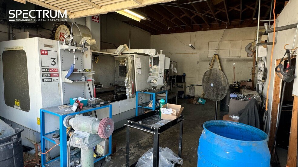 More Photos Of 10035-10043 Canoga Ave, Chatsworth Warehouse For Lease