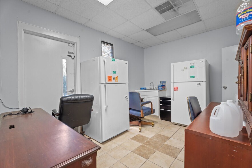 More Photos Of 2902 Central Heights Rd, Goldsboro Medical For Sale