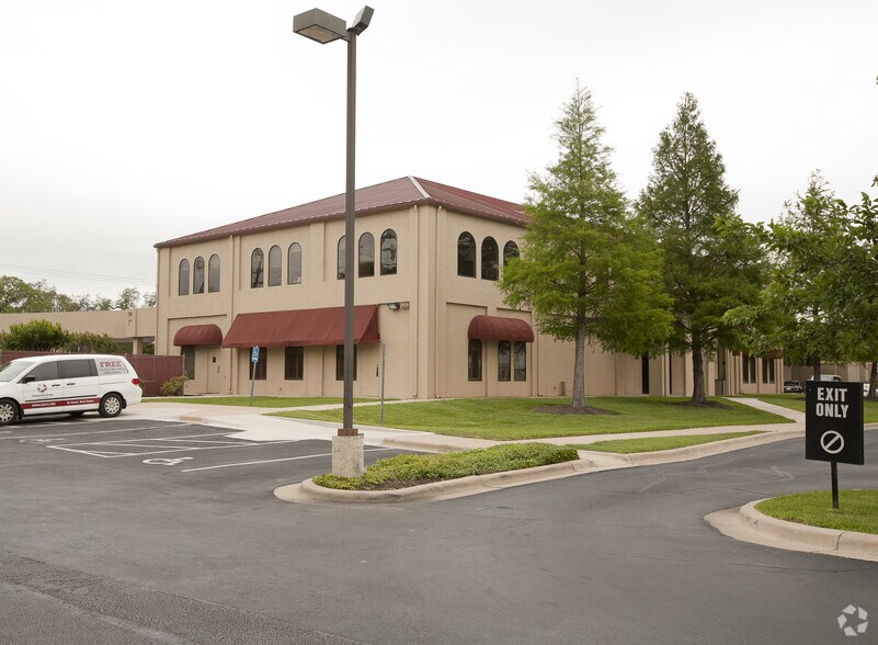 More Photos Of 12208 N MoPac Expy, Austin Bank For Sale