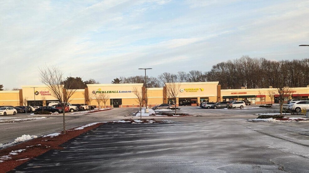 More Photos Of 718 Dartmouth St, Dartmouth Unknown For Lease