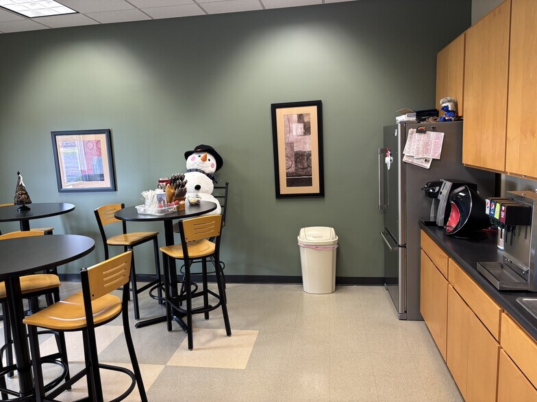 More Photos Of 302 Industrial Dr, Columbus Manufacturing For Sale