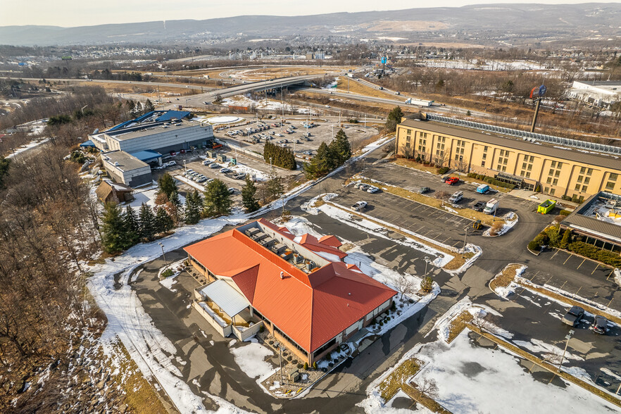 More Photos Of 20 Montage Mountain Rd, Moosic Restaurant For Lease