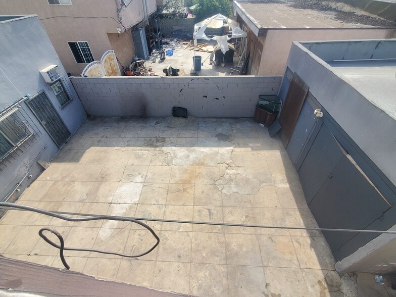 More Photos Of 5252 S Hoover St, Los Angeles Office Residential For Lease