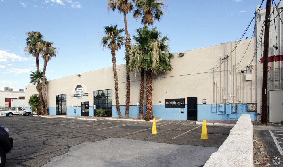 More Photos Of 920 S Commerce St, Las Vegas Warehouse For Lease
