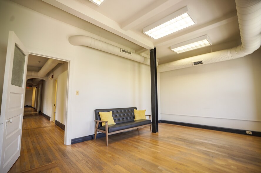 More Photos Of 5 S Market St, Frederick Storefront Retail Office For Lease