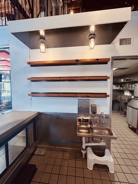 More Photos Of 675 Pulaski St, Athens Storefront Retail Office For Lease