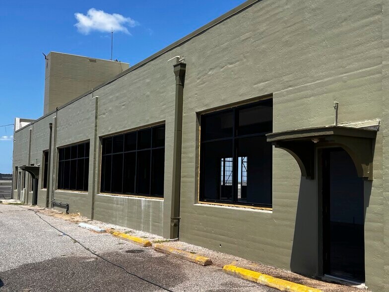 More Photos Of 8100 Airbus Military Dr, Mobile Airplane Hangar For Lease