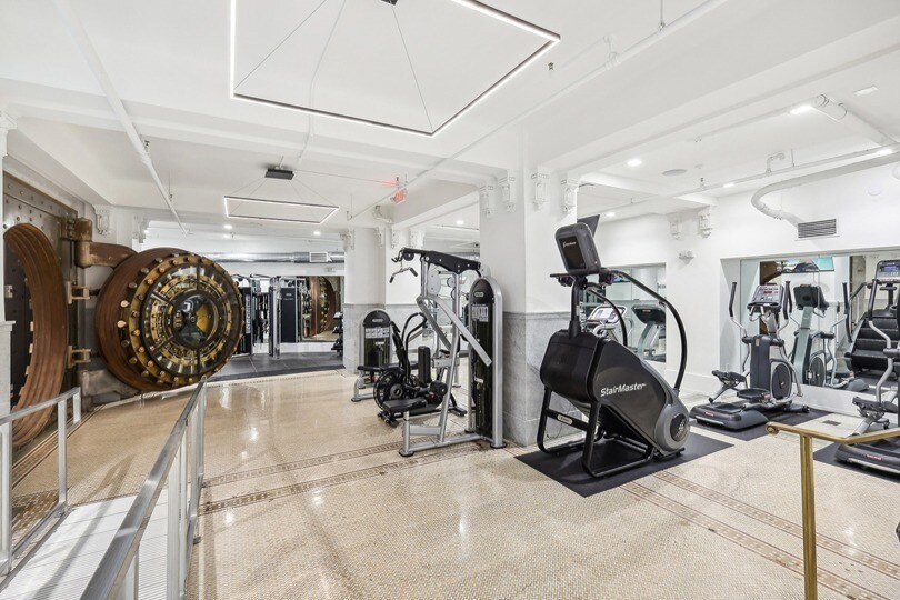 More Photos Of 1007 5th Ave, San Diego Apartments For Lease