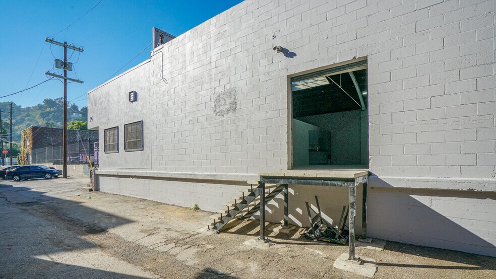 More Photos Of 2431 Eads St, Los Angeles Warehouse For Lease
