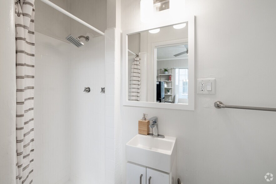 More Photos Of 5640 Santa Monica Blvd, Los Angeles Apartments For Sale