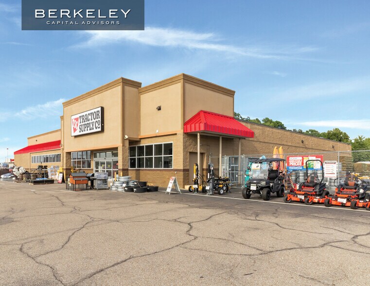 Primary Photo Of 1590 Falls Blvd N, Wynne General Retail For Sale