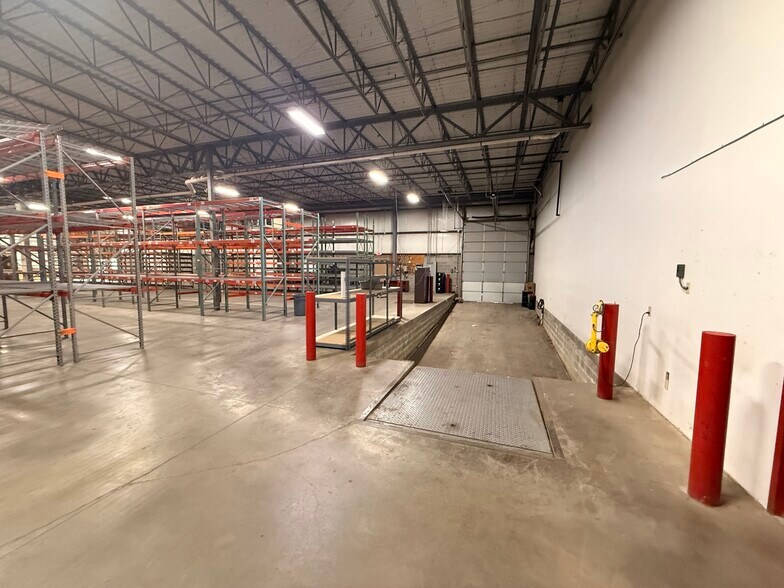 More Photos Of 7522-7528 E Pendleton Pike, Indianapolis Light Distribution For Sale