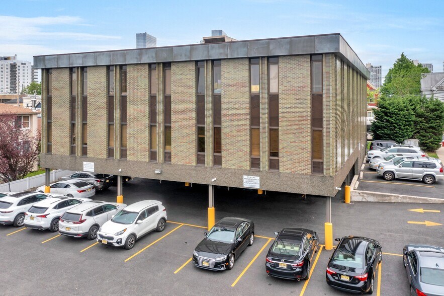 More Photos Of 1625 Anderson Ave, Fort Lee Medical For Lease