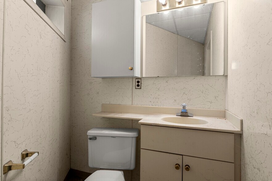 More Photos Of 5420 Oakman Blvd, Dearborn Warehouse For Sale