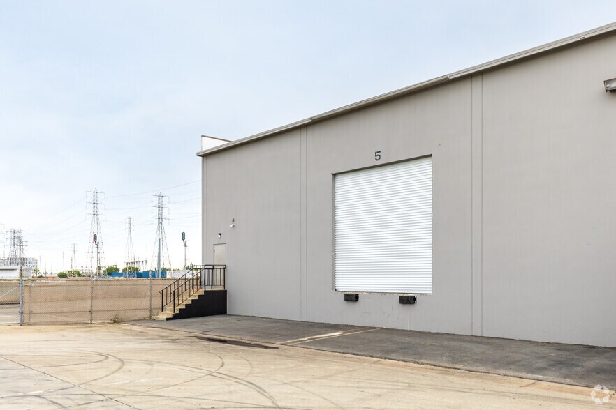 More Photos Of 1547 S State College Blvd, Anaheim Warehouse For Lease