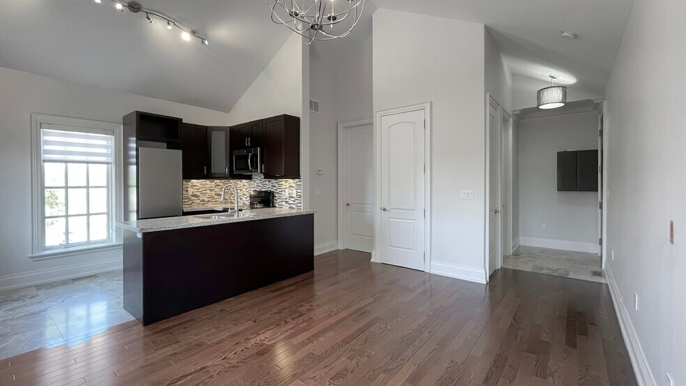 More Photos Of 42 Somerville St, Whitchurch-Stouffville Specialty For Sale