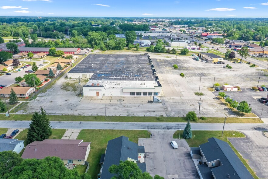 More Photos Of 2865-2885 Bay Rd, Saginaw Freestanding For Sale