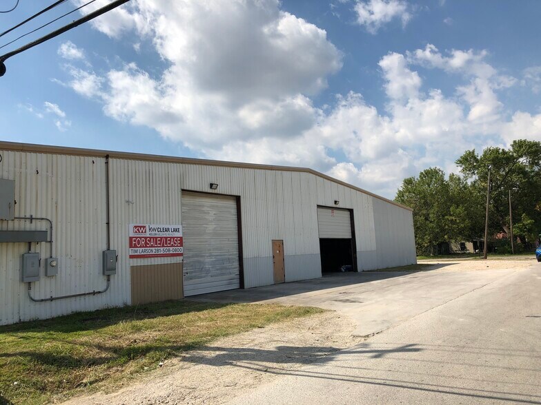 More Photos Of 1002-1008 Pennsylvania Ave, South Houston Warehouse For Sale