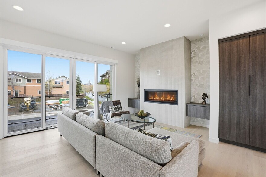 More Photos Of 210 SW Log Ct, Bend Apartments For Sale