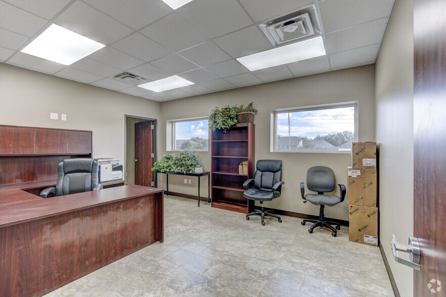 More Photos Of 13802 Furman Rd, Houston Warehouse For Lease