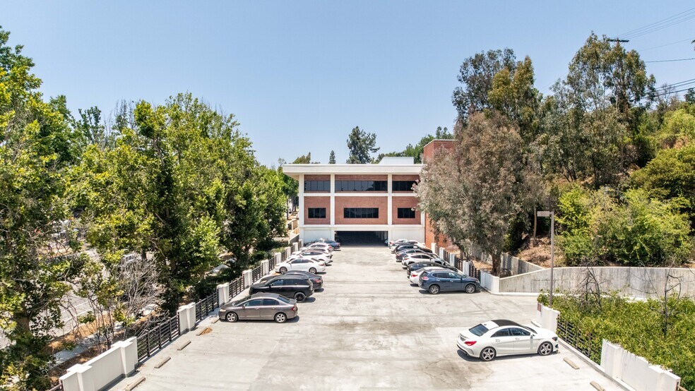 More Photos Of 600 N Rosemead Blvd, Pasadena Office For Sale