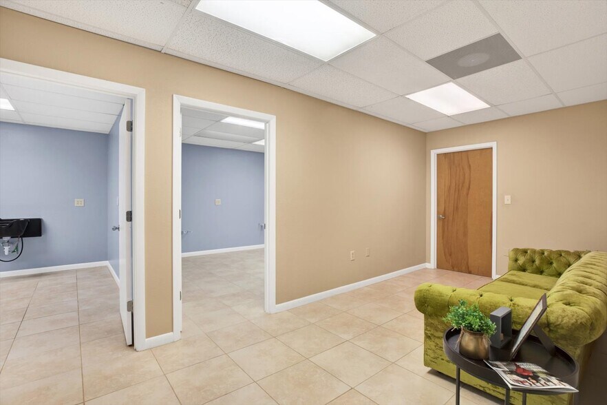 More Photos Of 13153 N Dale Mabry Hwy, Tampa Office For Sale