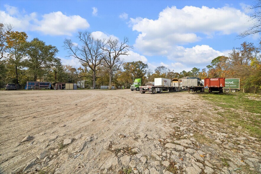 More Photos Of 9114 1/2 N Green River Dr, Houston Land For Sale