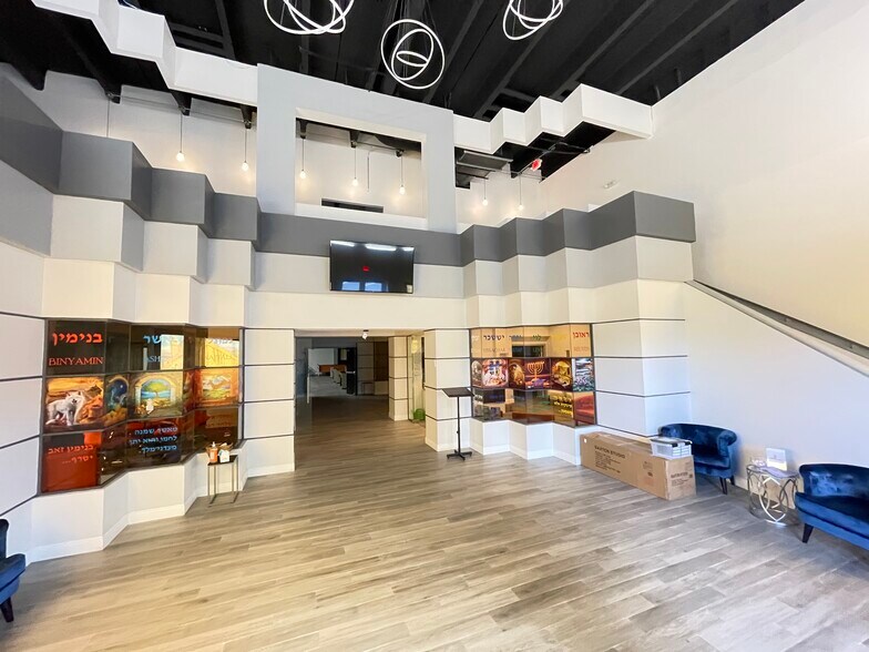 More Photos Of 920 SW 2nd Pl, Pompano Beach Showroom For Lease