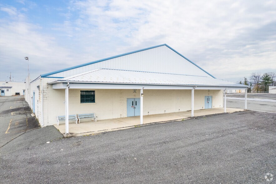 More Photos Of 1100 E Philadelphia Ave, Gilbertsville Warehouse For Lease
