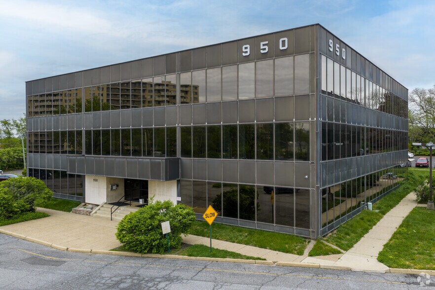 Primary Photo Of 950 N Kings Hwy, Cherry Hill Medical For Lease