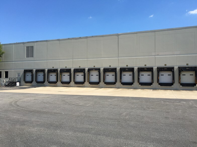 More Photos Of 5601-5699 Eastport Blvd, Richmond Distribution For Lease