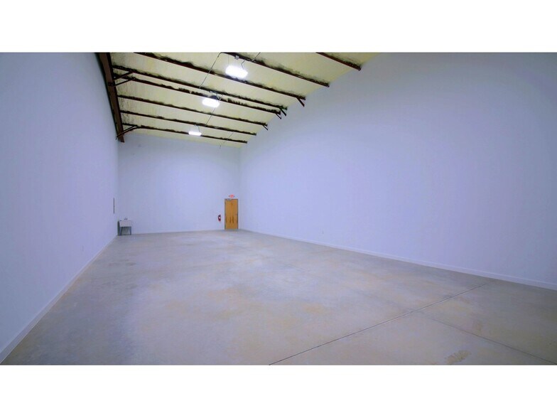 More Photos Of 7696 183A Toll Rd, Leander Warehouse For Lease