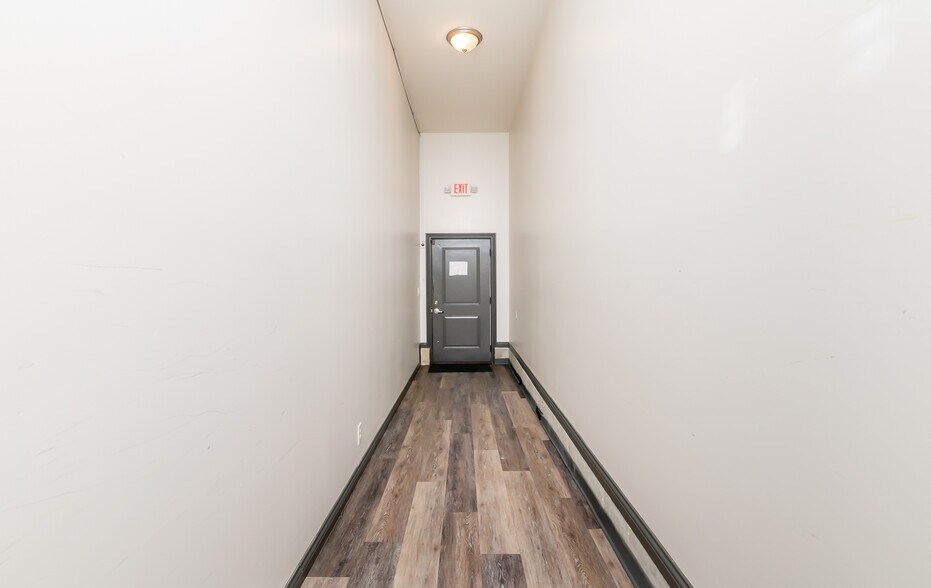 More Photos Of 10612-10614 Meeting St, Prospect Storefront Retail Office For Lease