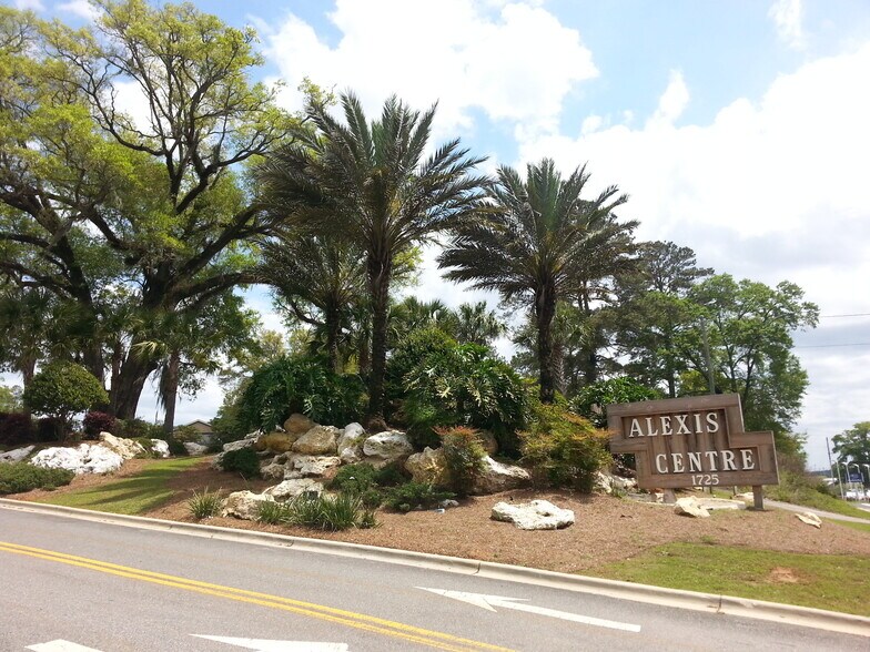 More Photos Of 1725 Capital Cir NE, Tallahassee Medical For Sale