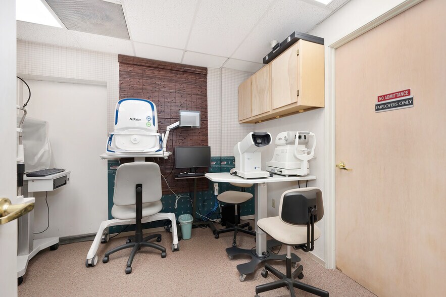 More Photos Of 11879 Kemper Rd, Auburn Office For Sale