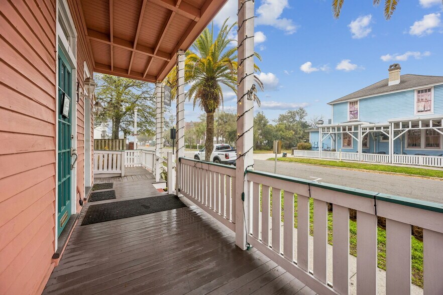 More Photos Of 218 Ash St, Fernandina Beach Freestanding For Sale