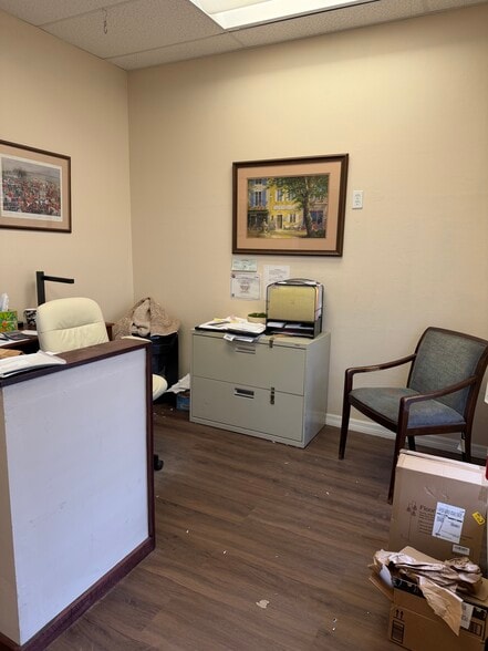 More Photos Of 1076 Business Ln, Naples Showroom For Sale