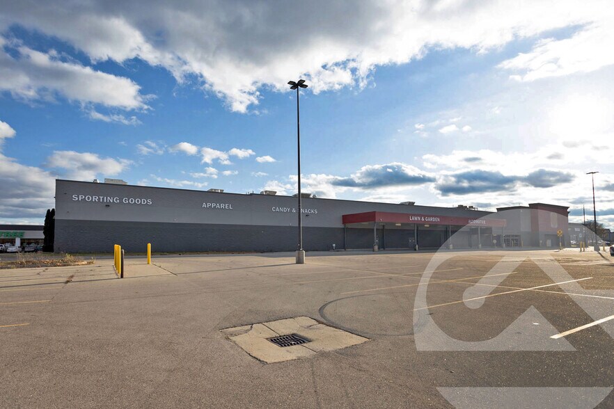 Primary Photo Of 340 E Edgewood Blvd, Lansing Freestanding For Lease