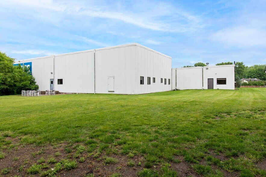 More Photos Of 940 S Hastings Ave, Saint Paul Park Office For Sale