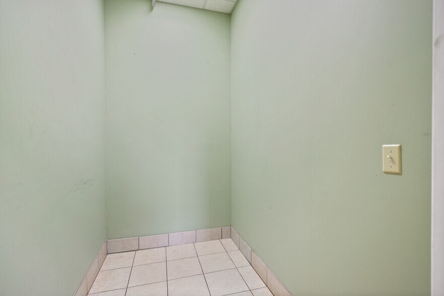 More Photos Of 2255 Dunn Ave, Jacksonville Medical For Lease