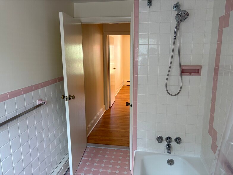 More Photos Of 7719 Germantown Ave, Philadelphia Office Residential For Lease
