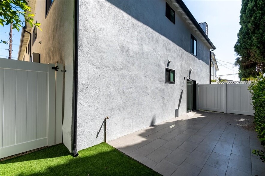 More Photos Of 2420 Grant Ave, Redondo Beach Apartments For Sale