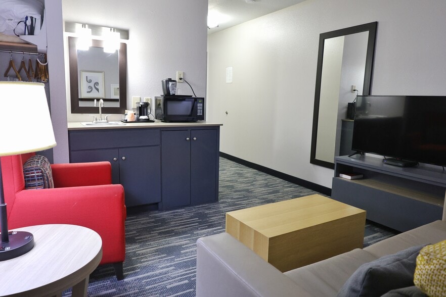 More Photos Of 737 Avon Rd, Sparta Hotel For Sale