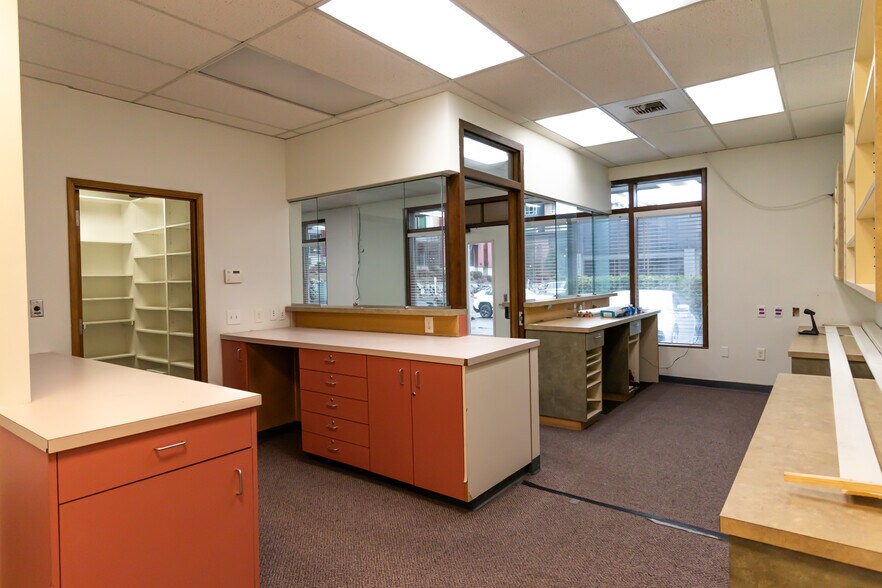 More Photos Of 6610 NE 181st St, Kenmore Medical For Lease