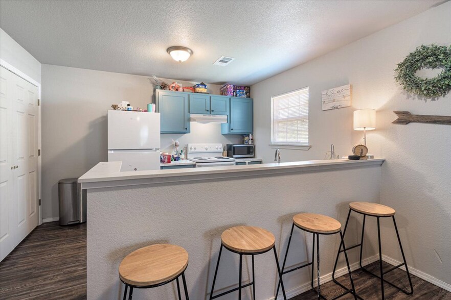 More Photos Of 19070 191st Ave, Spiro Apartments For Sale